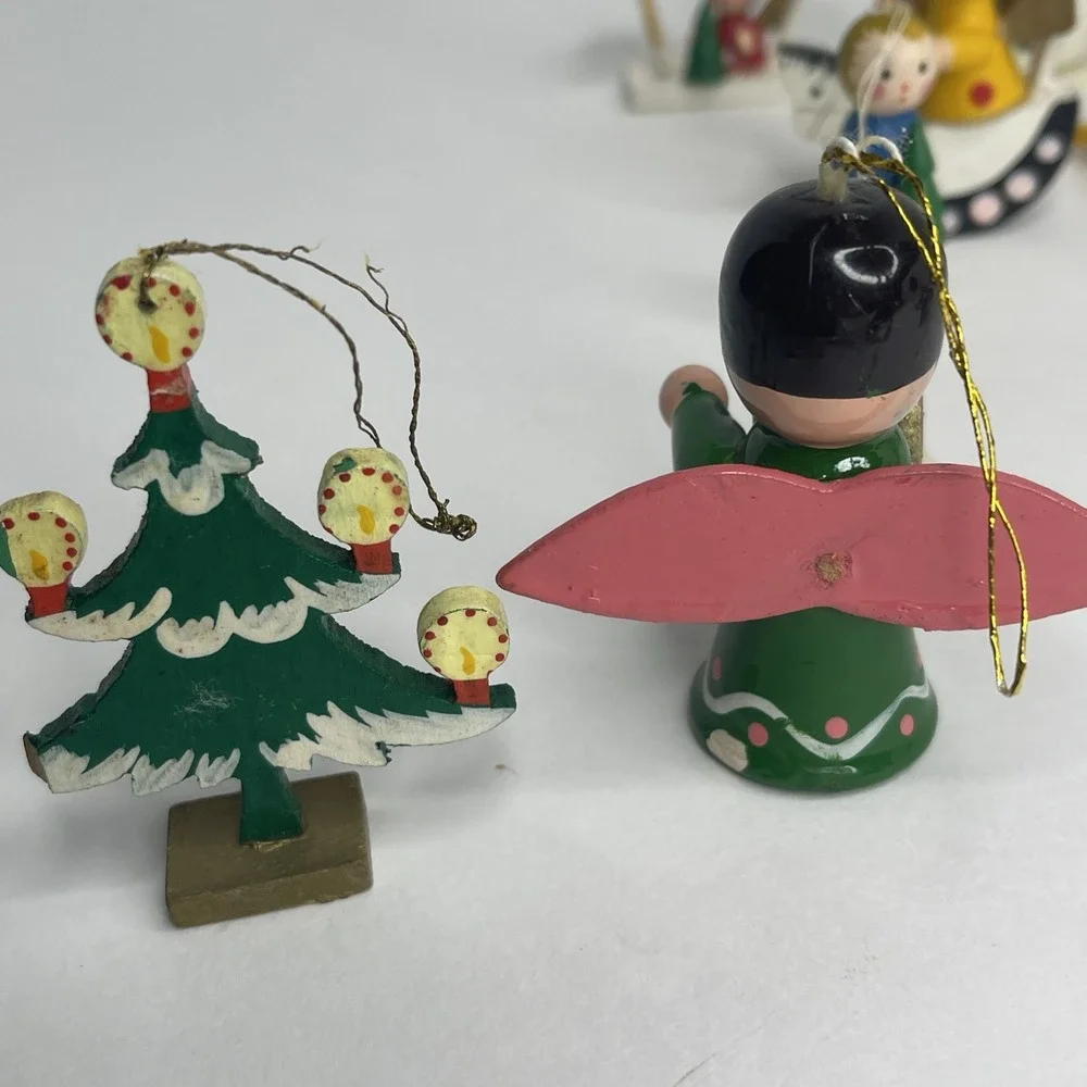 Vintage Set Of 21 Wooden Hanging Christmas Ornaments Some Have Damage See‎ Pics
